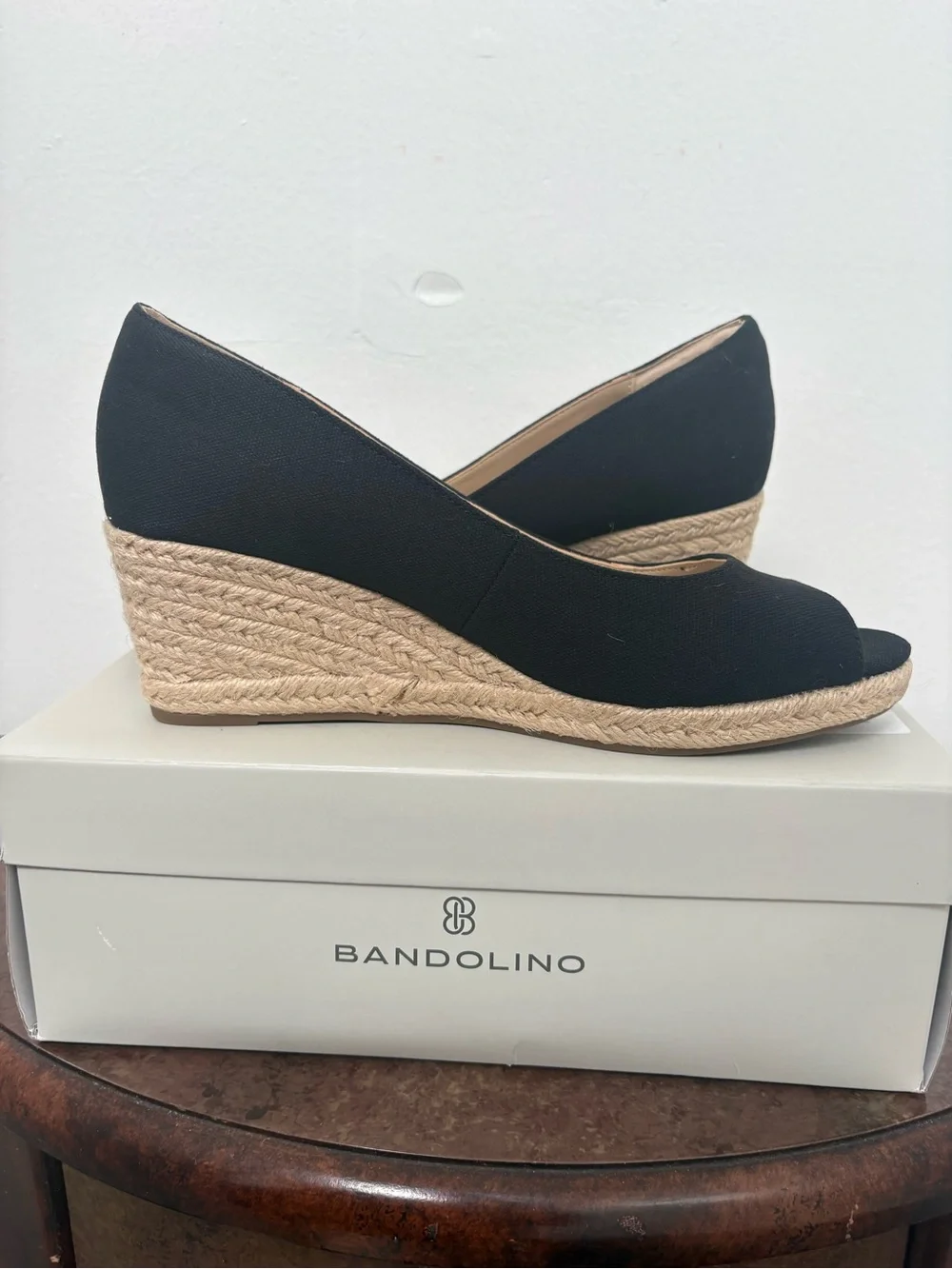 NEW Bandolino Nuri 7 Black Fabric Peep Toe Espadrille Wedge Pumps Women 8M